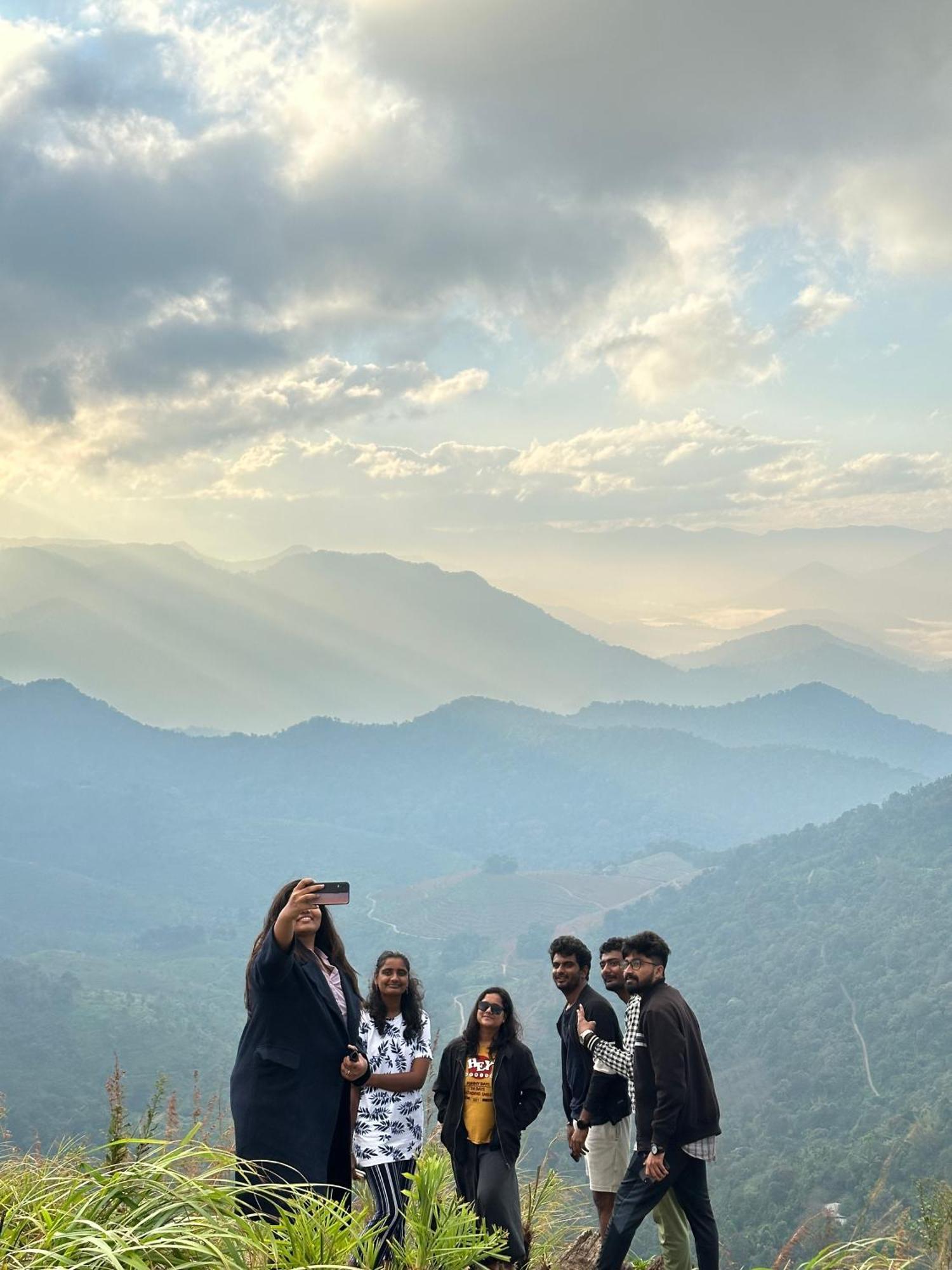 Sunset Valley Kerala Pool Resort - Serene Natural Forest Cottage Stay In Idukki With Sunrise & Sunset Panoramas, Natural Streams & Tranquil Summer Evenings Pīrmed Exterior foto