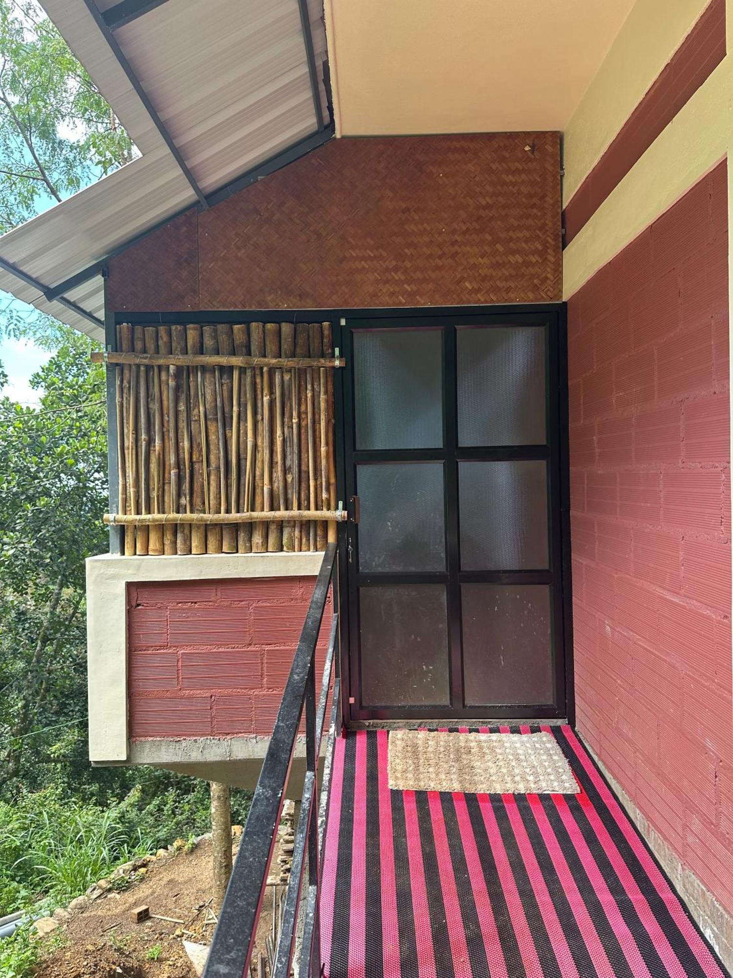 Sunset Valley Kerala Pool Resort - Serene Natural Forest Cottage Stay In Idukki With Sunrise & Sunset Panoramas, Natural Streams & Tranquil Summer Evenings Pīrmed Exterior foto