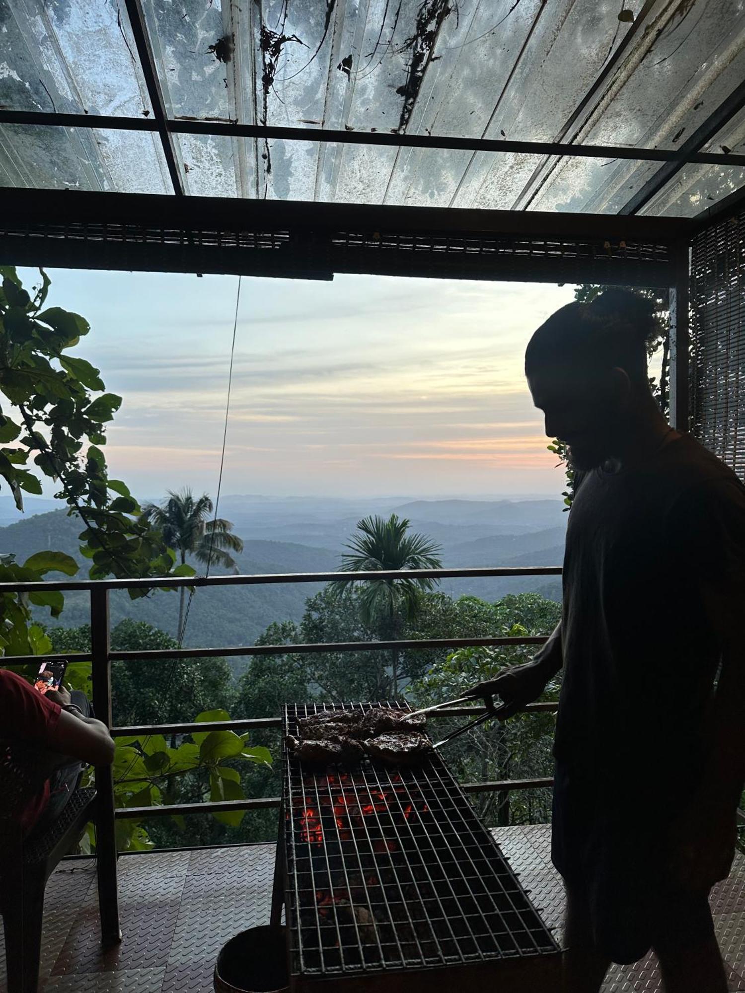 Sunset Valley Kerala Pool Resort - Monsoon Forest Cottage Stay In Idukki With Private Waterfalls, Natural Streams & Breathtaking Views Pīrmed Exterior foto